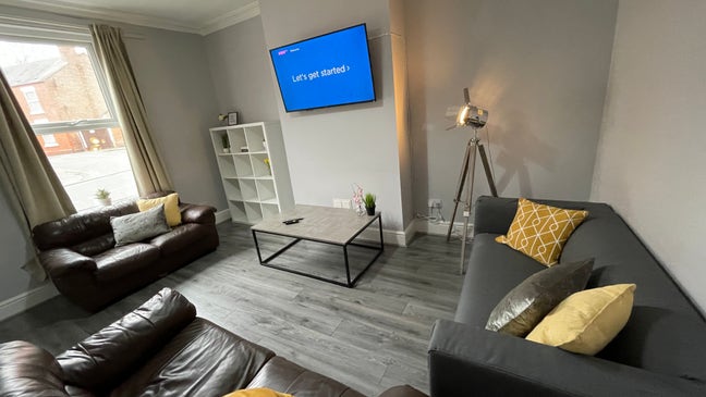 Rooms available in Student house close to main cam Main Photo