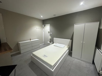 Ensuite rooms on Newport Road  Main Photo