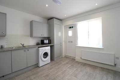 ⚡Beautiful House Between Dlr & Elizabeth Line⚡ Main Photo