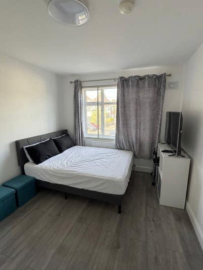 Double Room for rent-TW3 3AL Main Photo