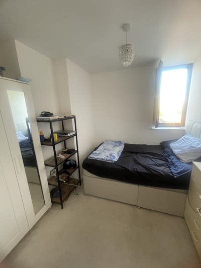Ensuite in E14 10 min from canary wharf Main Photo