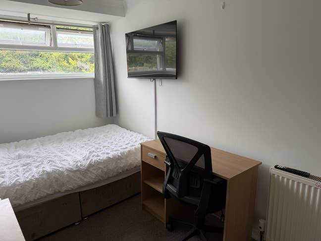 Large Double Room , Tv Nr Hospital  Main Photo