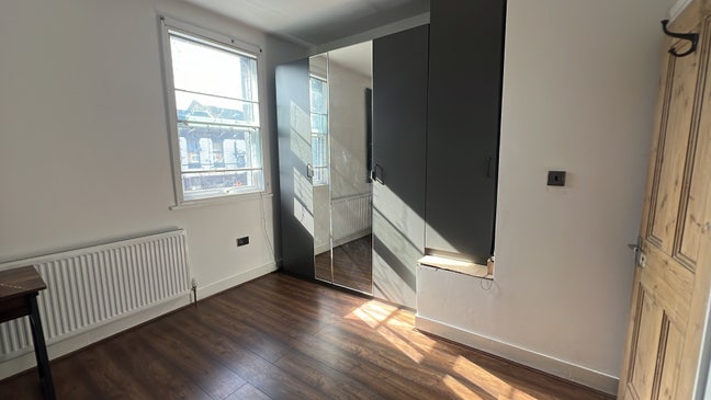 Large double bedroom  Main Photo