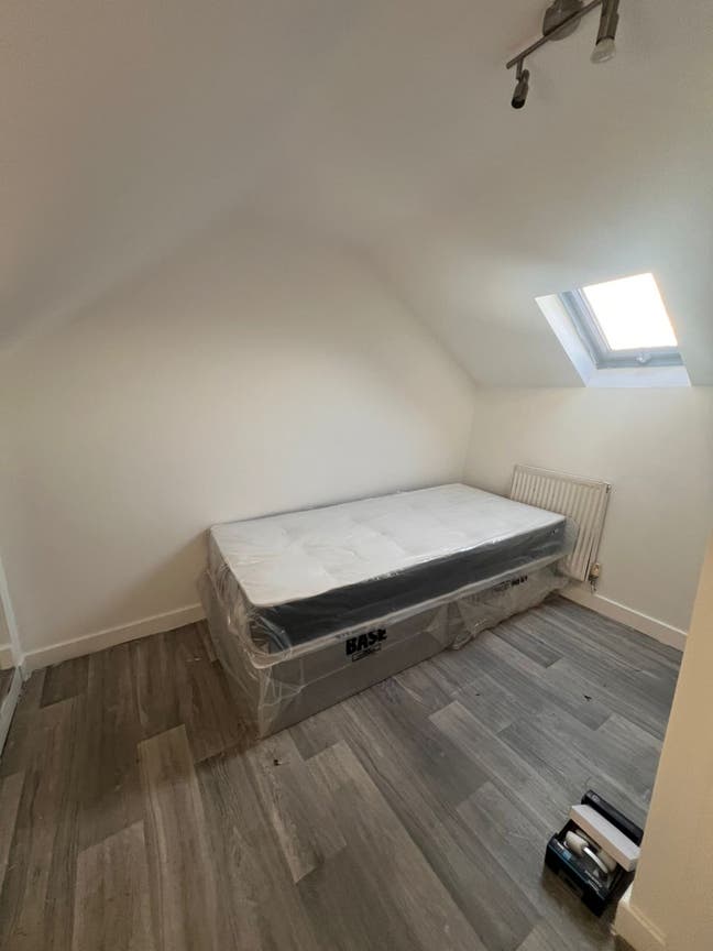 Loft Room - Affordable Room in Welling Main Photo