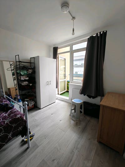 Double bright room available for single occupancy  Main Photo