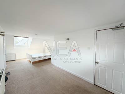 Two large rooms in Caversham Main Photo