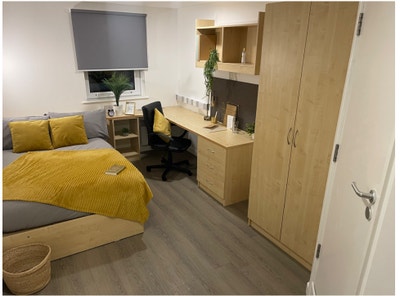 En-suite bronze, Nottingham Two Main Photo