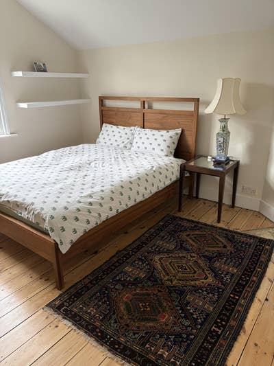 Lovely Double Room w great transport links Main Photo