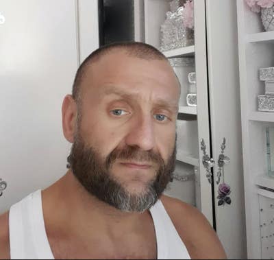 42 year old Male seeks a double room Main Photo