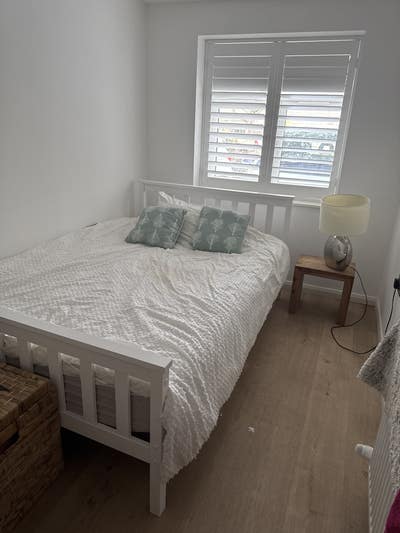GUILDFOR—Comfortable bedroom and ensuite bathroom  Main Photo