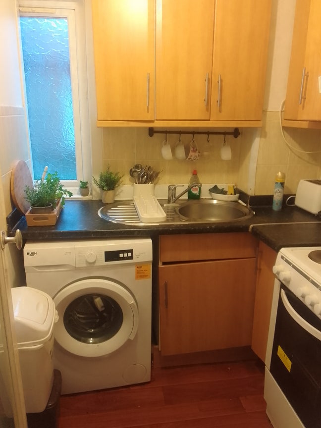 Room Available Near Finchley Central Station 1 Min Main Photo