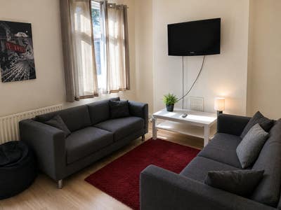 Entire 3 bed house off Beverley Road / Nr Uni  Main Photo