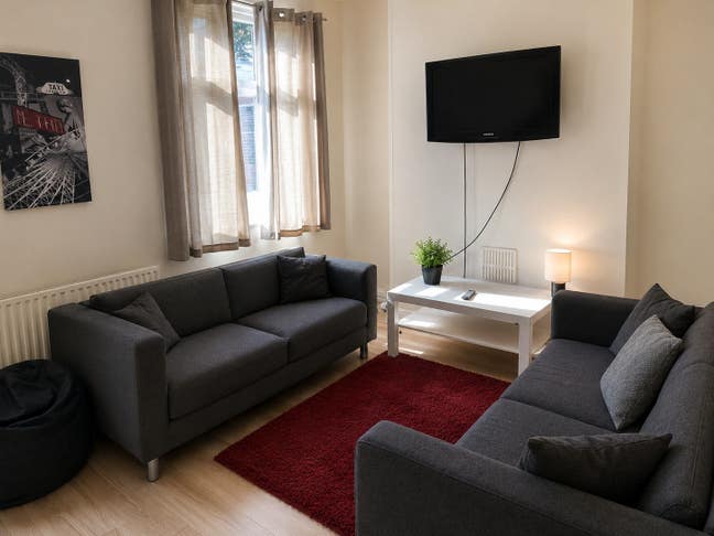 Entire 3 bed house off Beverley Road / Nr Uni  Main Photo