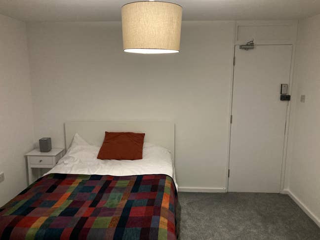 Brand New Refurbished Modern Rooms Main Photo
