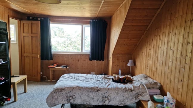 Lovely large room with ensuite bathroom  Main Photo