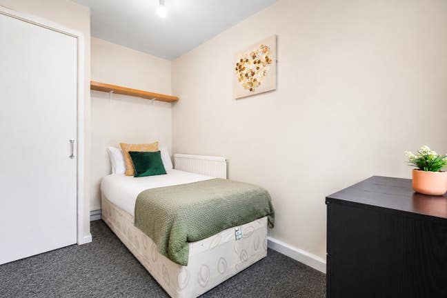 Double & Single Rooms | Maida Vale: No deposit! Main Photo