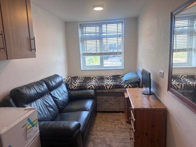 Studio-Style En-Suite with Private Kitchen HA1 1TH Main Photo