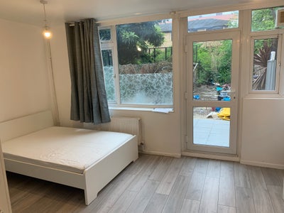 Lovely En-Suite Room with Private Garden E2 Main Photo