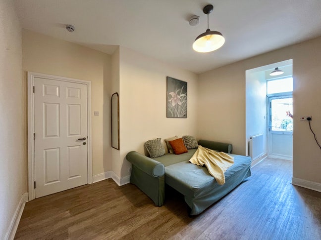 Spacious en-suite with cooking facilities Main Photo