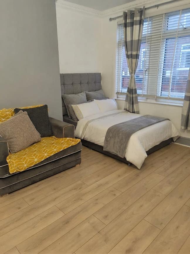 &pound;399 pcm 🌟 All Bills Inc! Modern HMO Room Main Photo