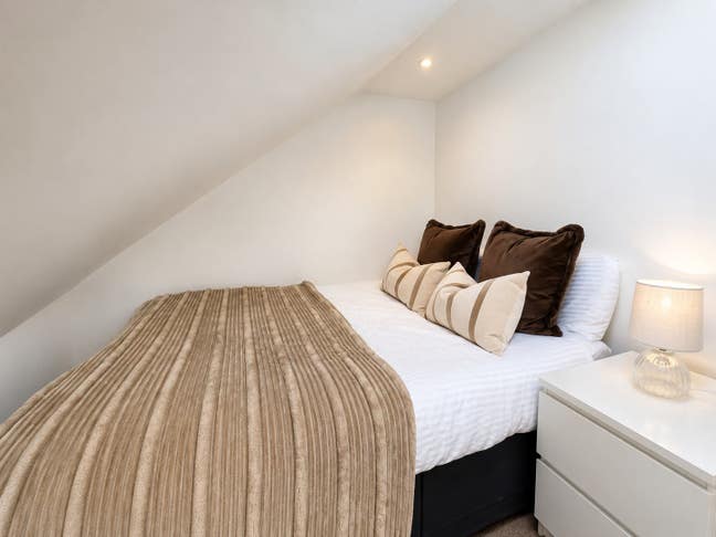 Spacious Double Rooms | No Deposit | Greenford UB6 Main Photo