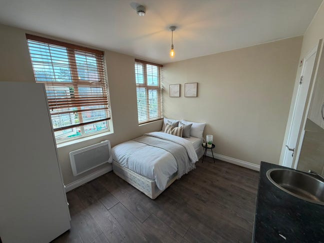 DSS-Studio Flat Available in Orpington Bromley BR1 Main Photo