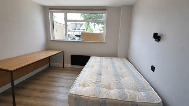 DSS - Studio Flat Available in Ashford TW17 Main Photo