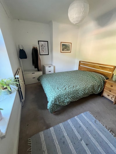 Room in a quiet village in the South Wales valleys Main Photo