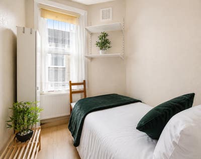 Rooms  Close to Ealing Broadway * No Deposit* Main Photo