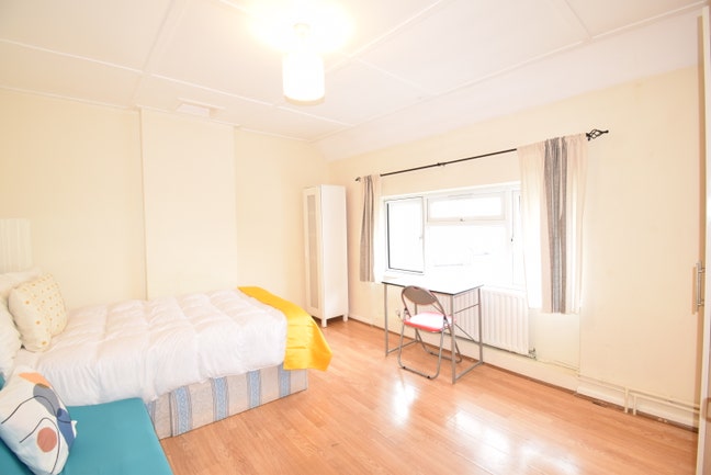 Bright & Modern Room – All Bills Included! Main Photo