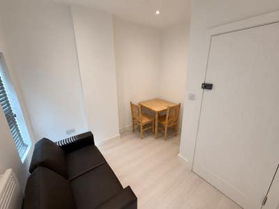 DSS-Studio Flat Available in Catford Lewisham SE6 Main Photo