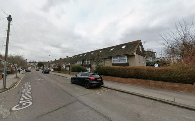 DSS-Studio Flat Available in Norbury Croydon SW16 Main Photo