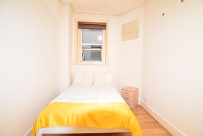 Bright & Modern Room – All Bills Included! Main Photo