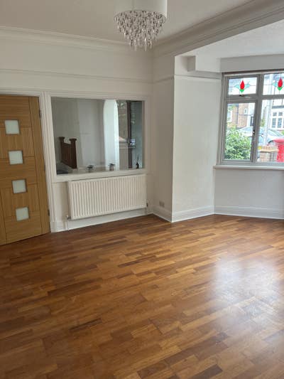 5 Bedroom large family house - great location  Main Photo
