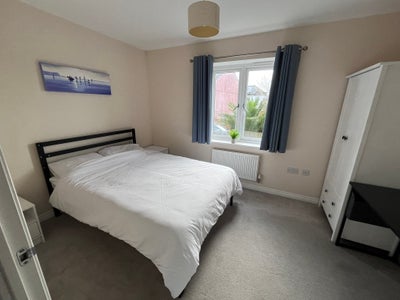 Furnished double room in quiet close with parking Main Photo