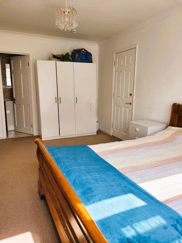 Large Ensuite Room in Wimbledon - Near Station Main Photo