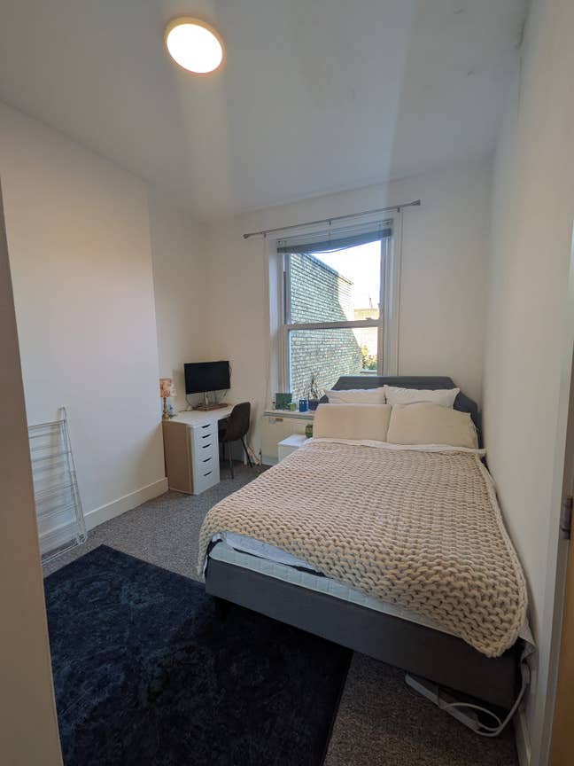 Double Room in Kilburn, Living with Two Friends Main Photo