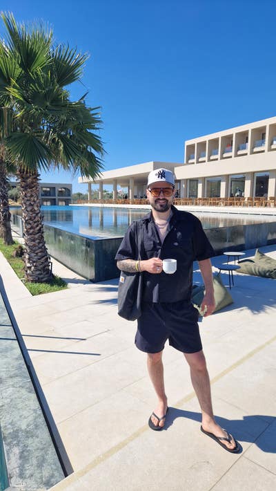 Professional Male seeks a double room Main Photo