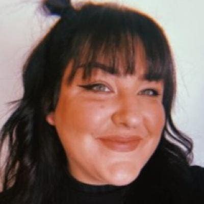 I am a professional female aged 28 looking fo... Main Photo
