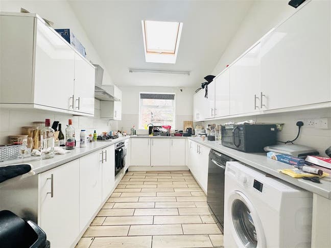 2 rooms to rent in Lenton with utilities included! Main Photo