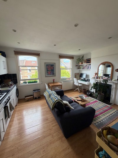 Short term let - Highbury 1 bed flat with terrace  Main Photo