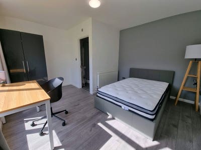 PhD/PG Only - Ensuite Double Rooms- 15 mins to Uni Main Photo