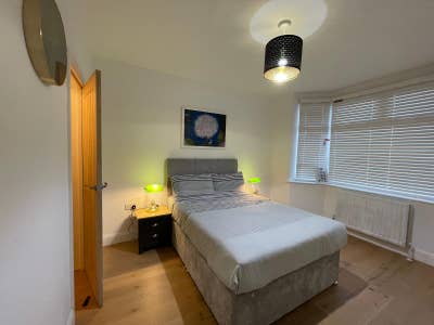 Bright and Spacious Double room with closet  Main Photo