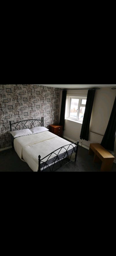 Lovely large Double Room Three Bridges  Main Photo