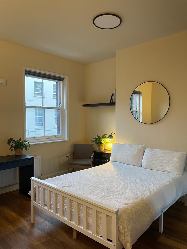 Free Room in Social Flatshare in East London Main Photo