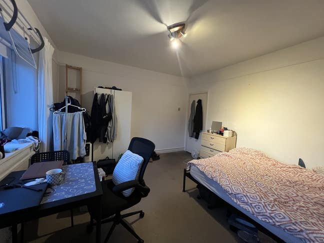 Cozy Bedroom in Cricklewood Main Photo