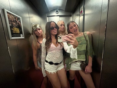 4 girlies looking for a housemate  Main Photo