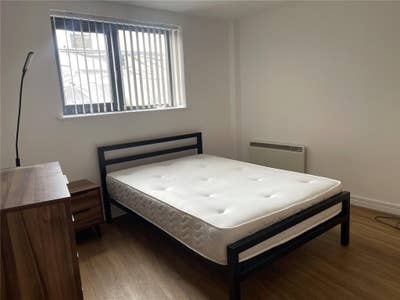 2 Bed HUGE penthouse apartment 3 toilets & parking Main Photo