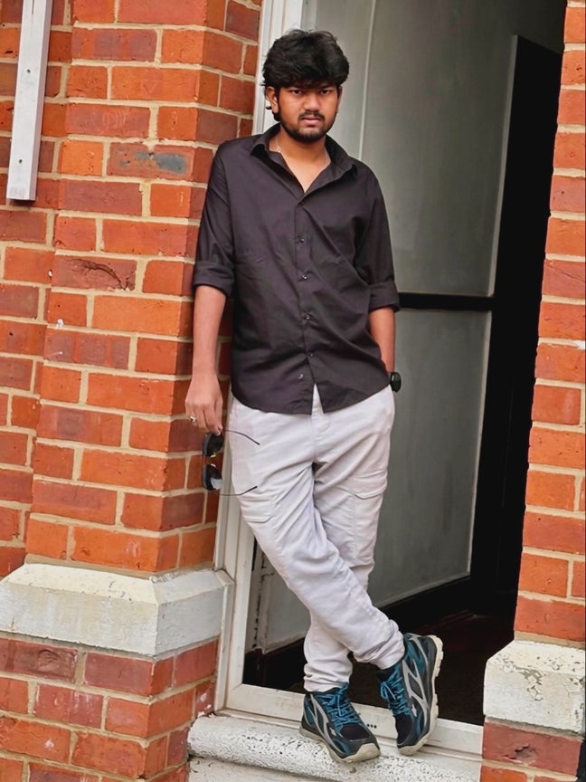 I am a professional male aged 24. I am lookin... Main Photo