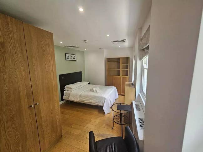 Bright & Comfortable Room Available Main Photo